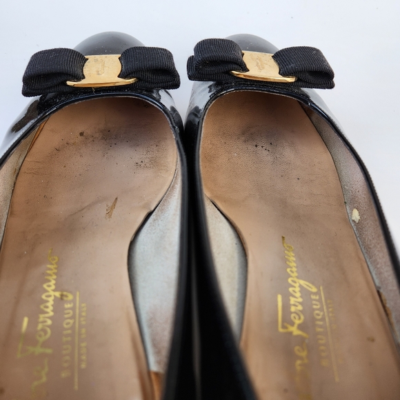 Salvatore Ferragamo Vintage '05 Vara Black Patent Flats With Bow - Picture 8 of 11